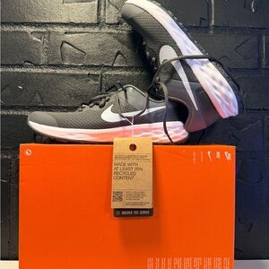 Nike Men's Black and White Athletic Shoes